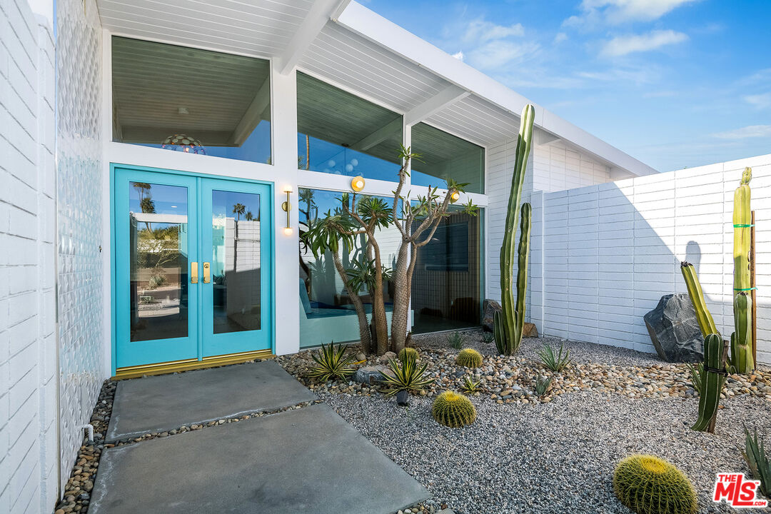 1177 N Vista Vespero