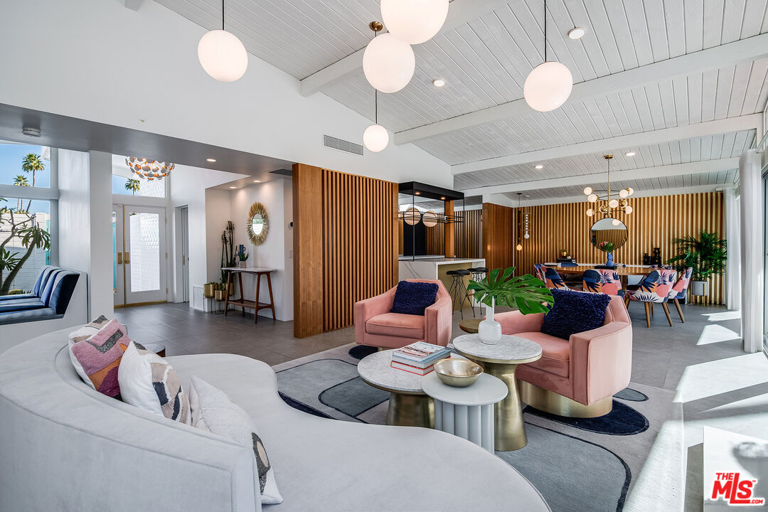 1177 N Vista Vespero