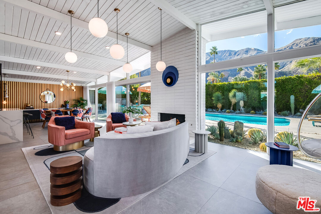 1177 N Vista Vespero