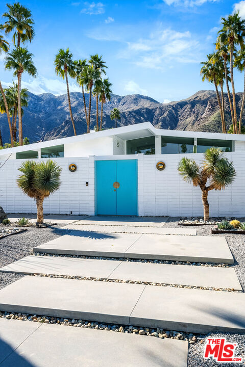 1177 N Vista Vespero