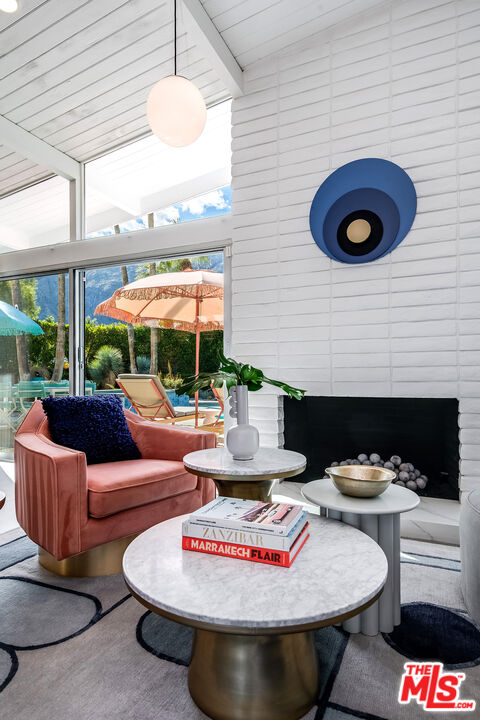 1177 N Vista Vespero