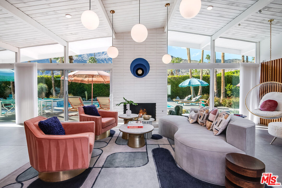 1177 N Vista Vespero