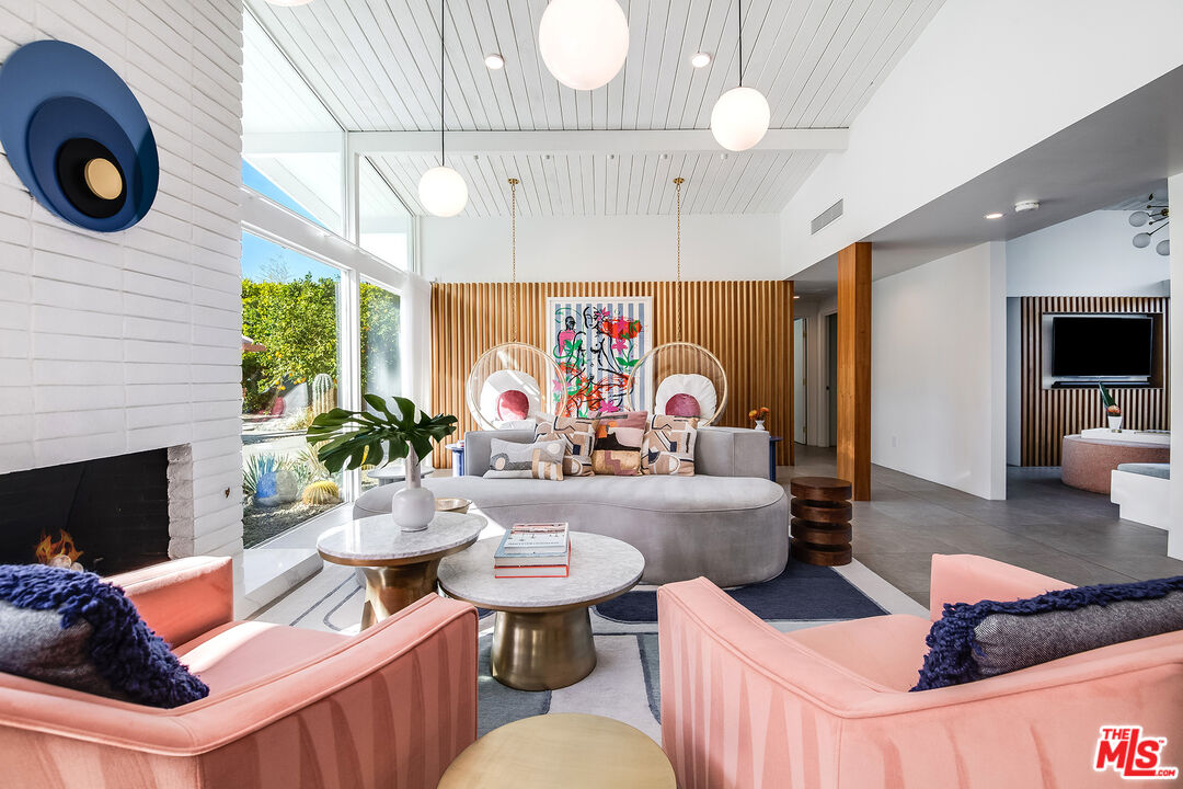 1177 N Vista Vespero