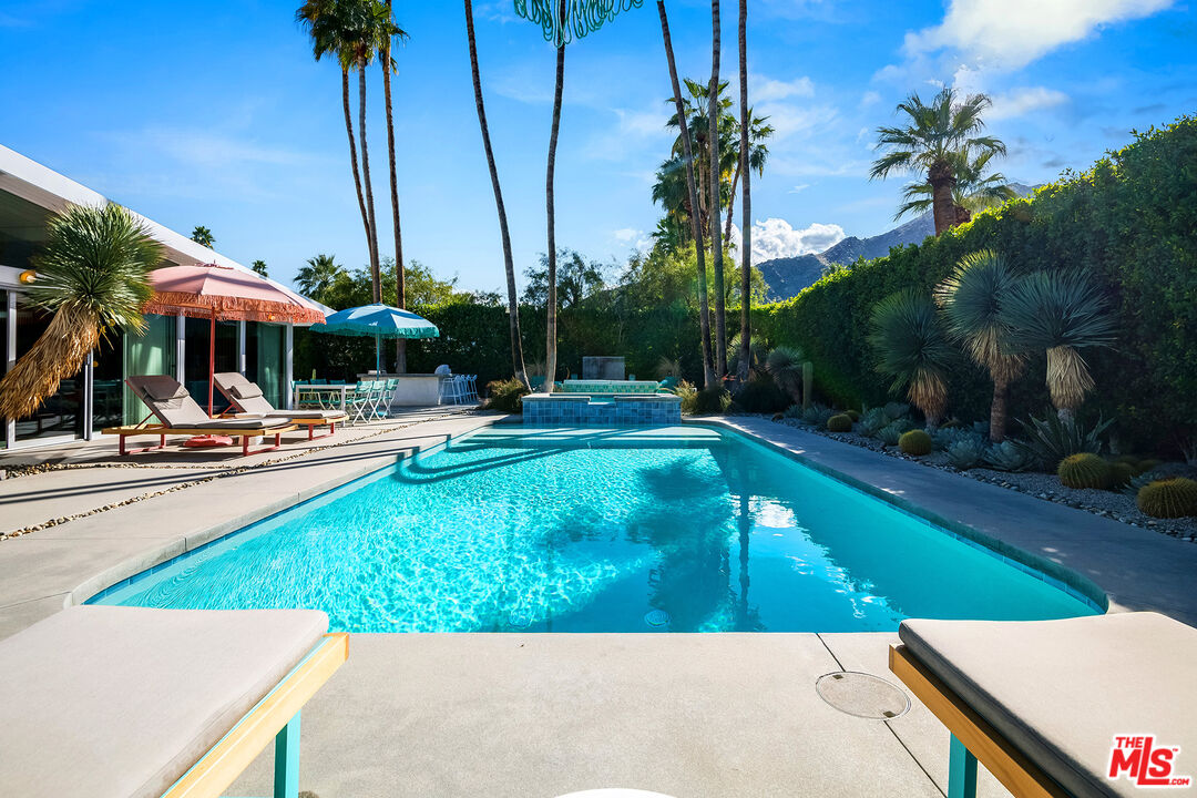 1177 N Vista Vespero