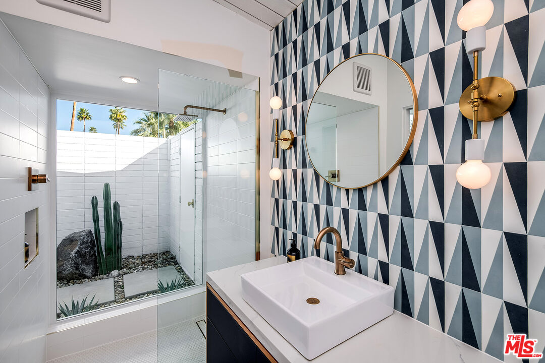 1177 N Vista Vespero