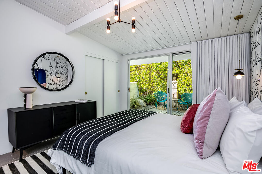 1177 N Vista Vespero