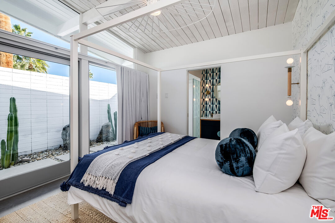 1177 N Vista Vespero