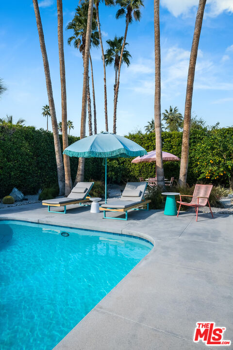 1177 N Vista Vespero