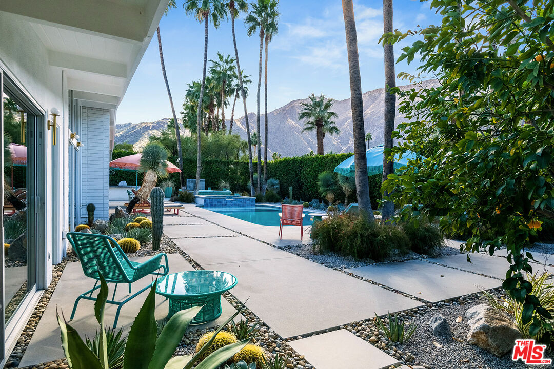 1177 N Vista Vespero