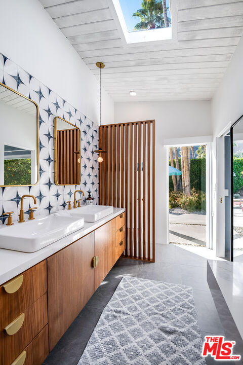 1177 N Vista Vespero