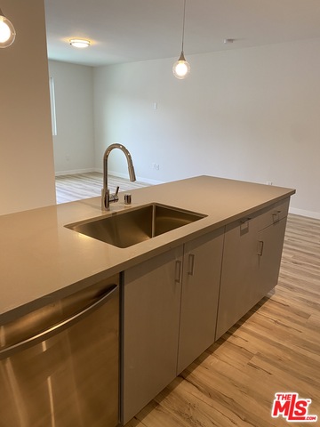 6640 Woodley Ave Unit: 207