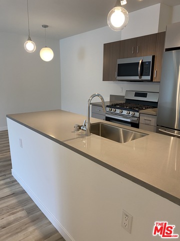 6640 Woodley Ave Unit: 207