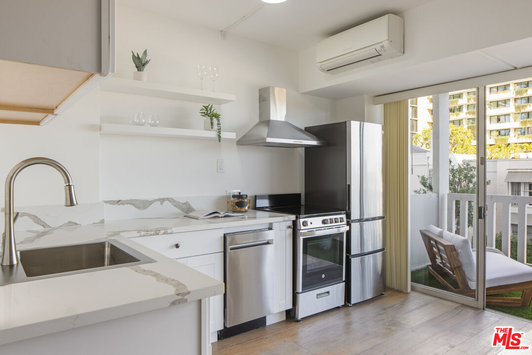 999 N Doheny Dr Unit: 205