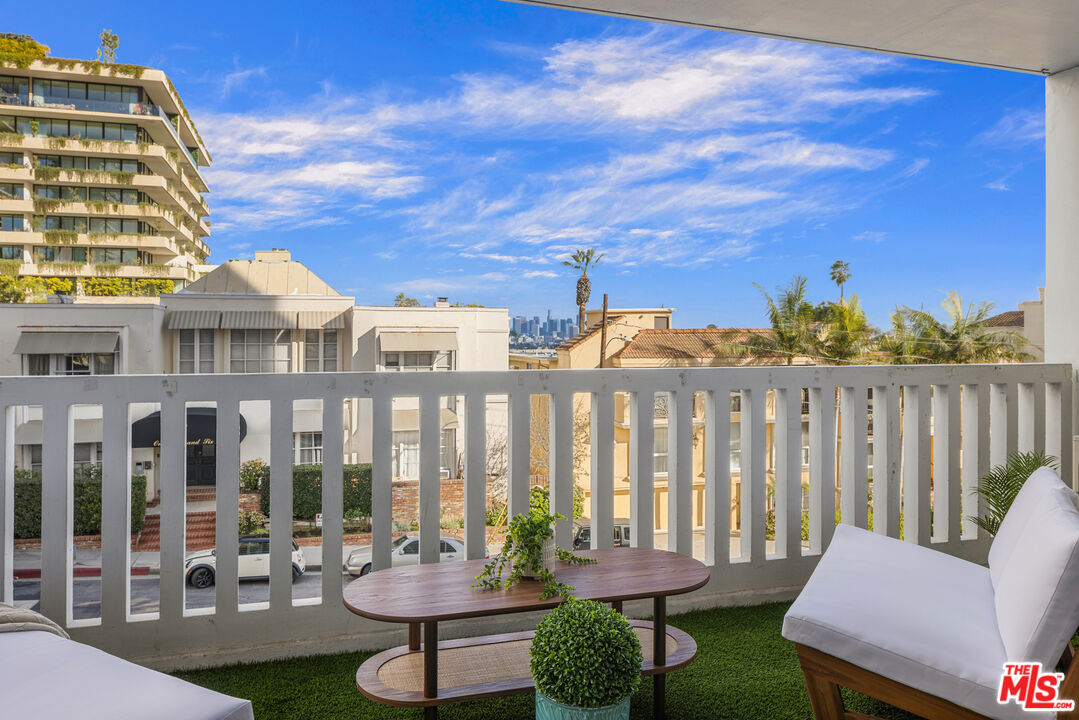 999 N Doheny Dr Unit: 205