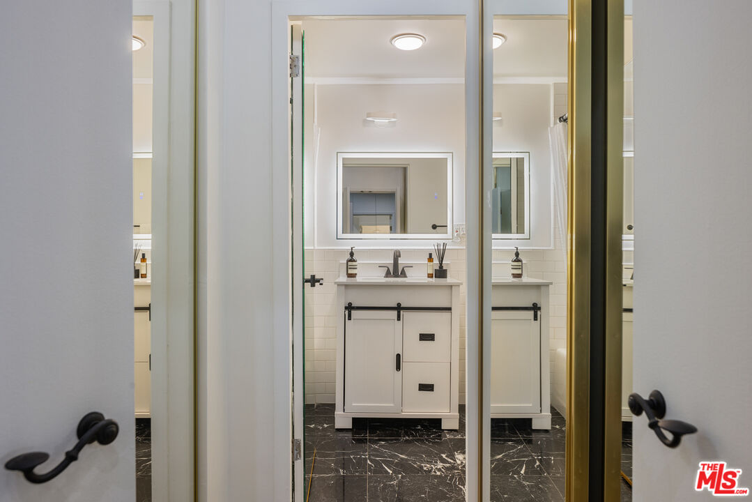 999 N Doheny Dr Unit: 205