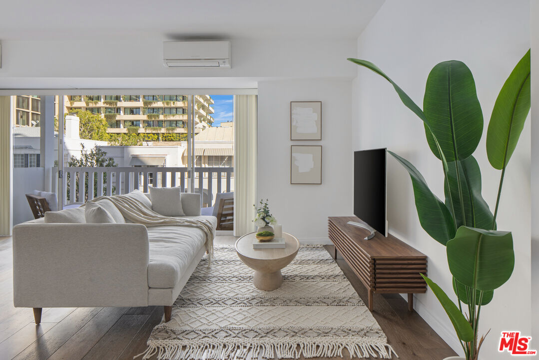 999 N Doheny Dr Unit: 205