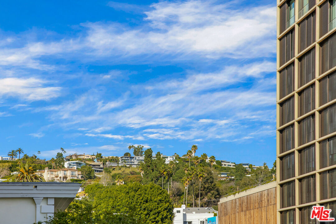 999 N Doheny Dr Unit: 205