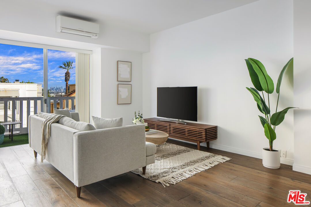 999 N Doheny Dr Unit: 205