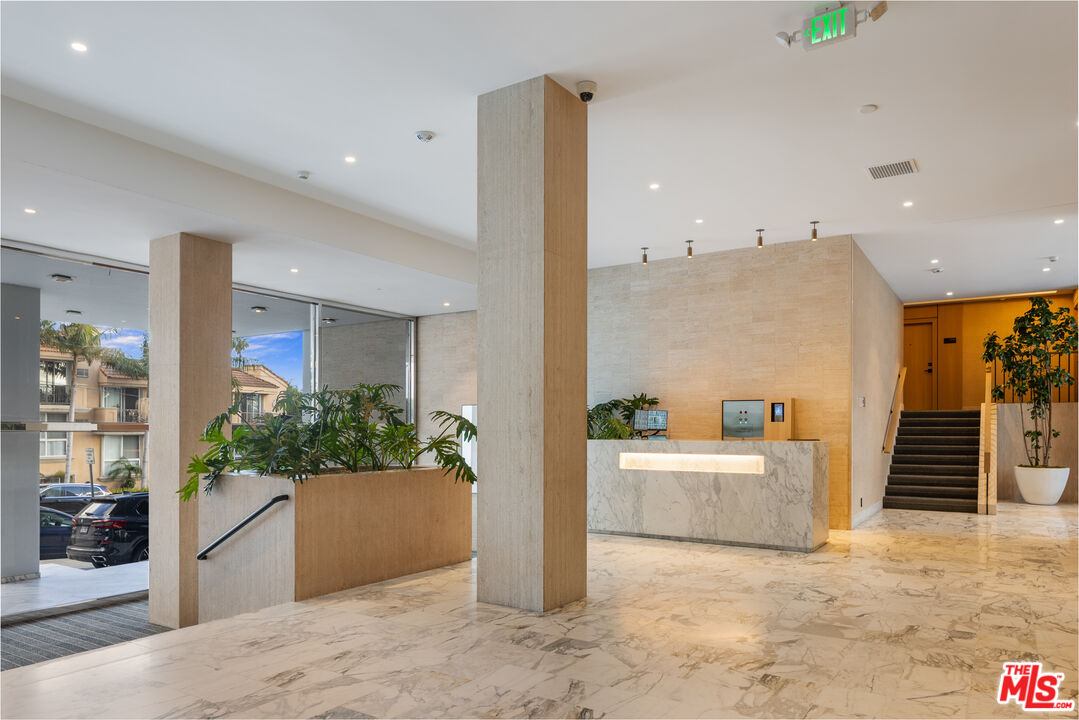 999 N Doheny Dr Unit: 205