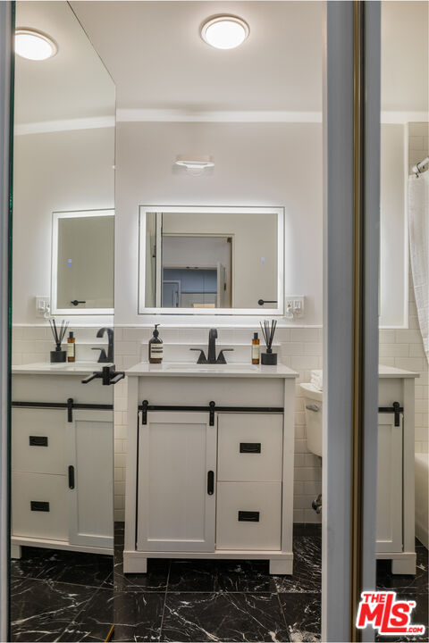 999 N Doheny Dr Unit: 205