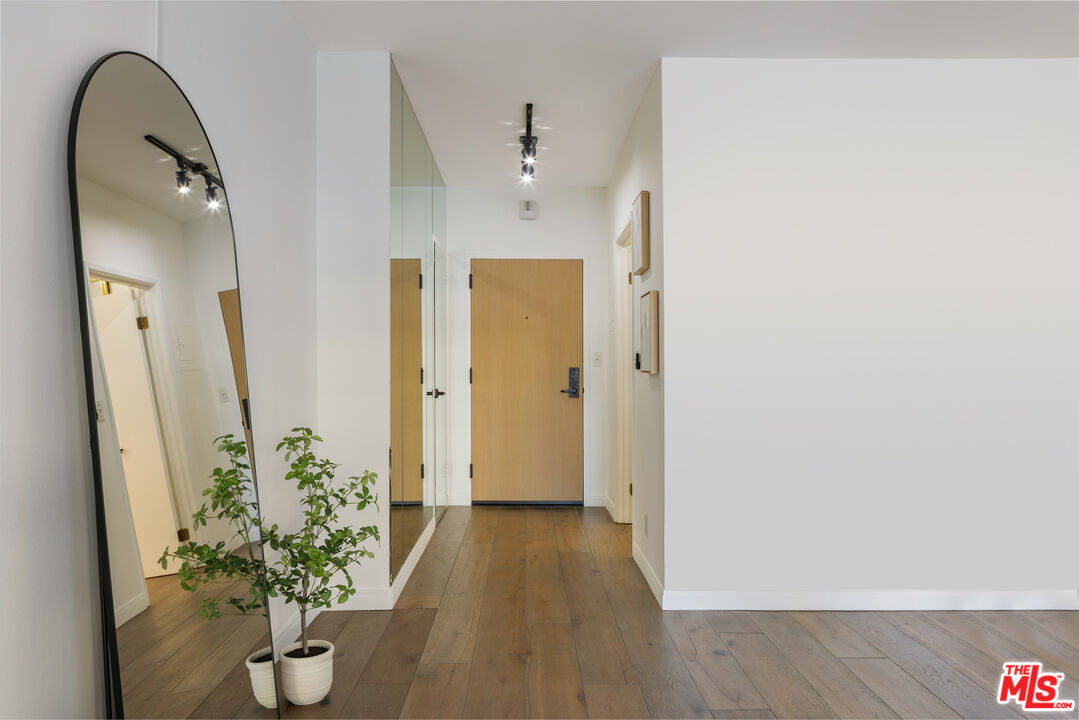 999 N Doheny Dr Unit: 205