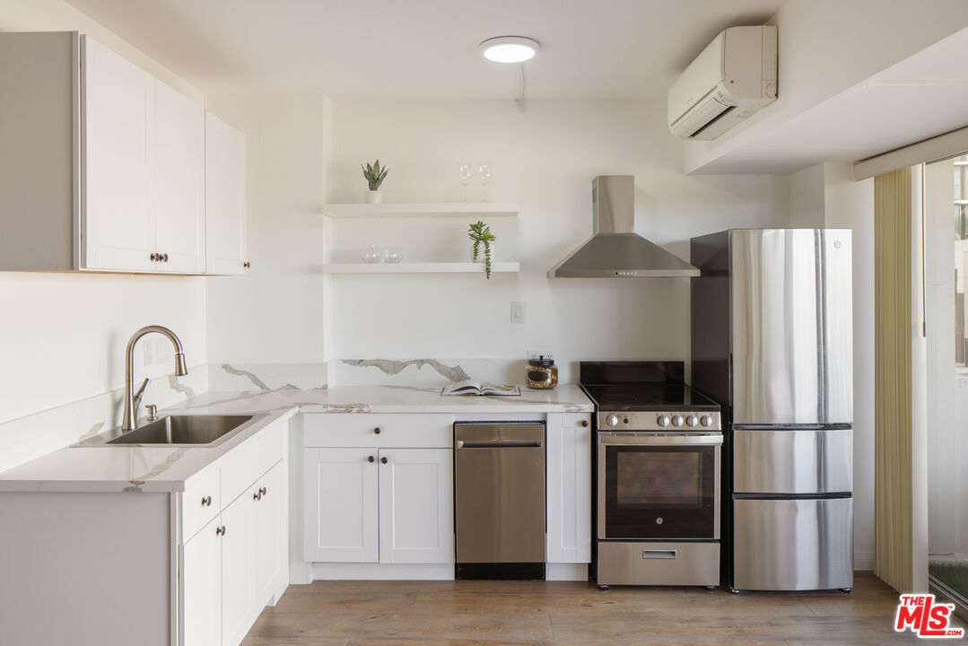 999 N Doheny Dr Unit: 205