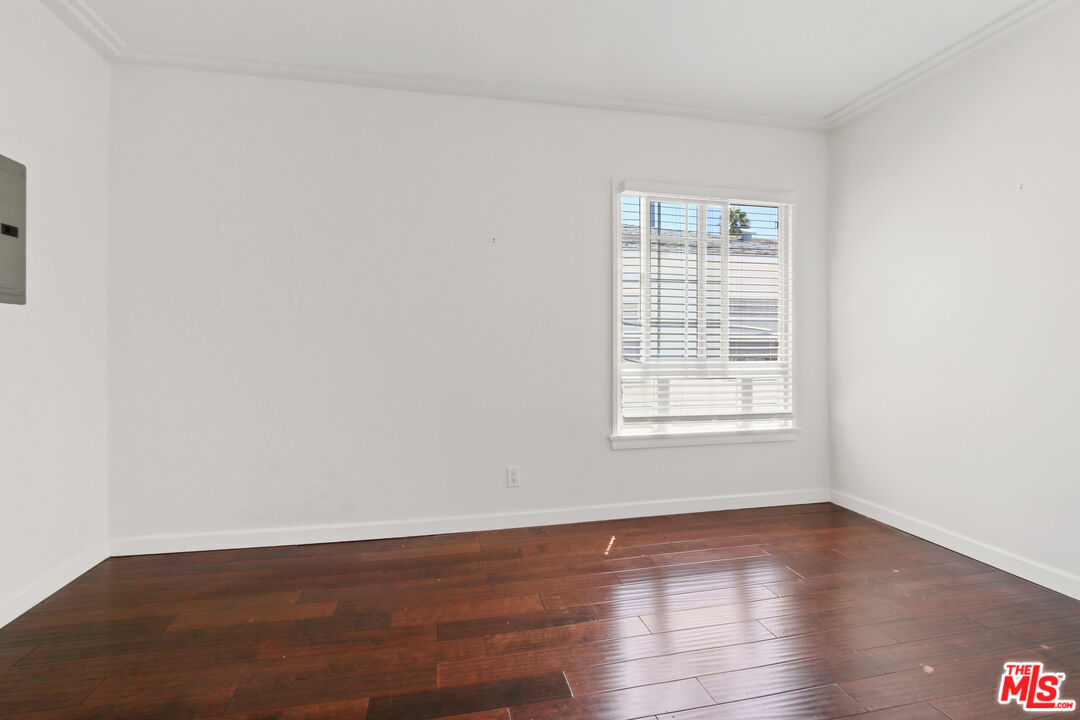 1335 Roxbury Dr Unit: 1337 1/2