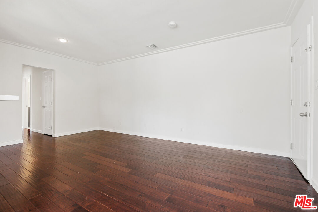 1335 Roxbury Dr Unit: 1337 1/2