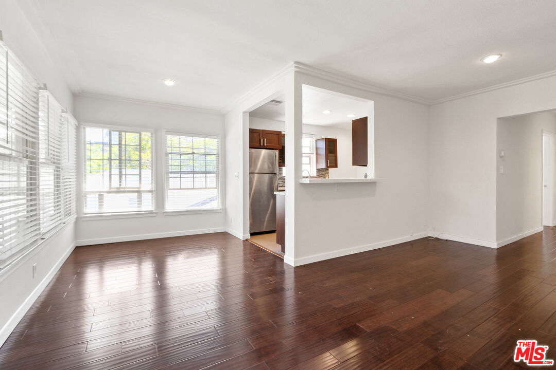 1335 Roxbury Dr Unit: 1337 1/2