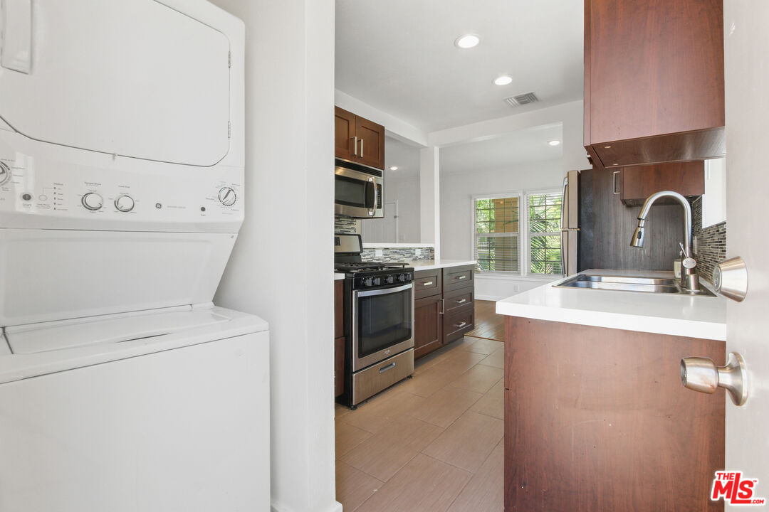 1335 Roxbury Dr Unit: 1337 1/2