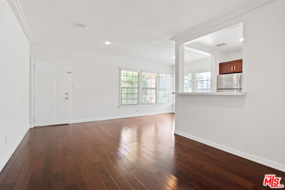 1335 Roxbury Dr Unit: 1337 1/2