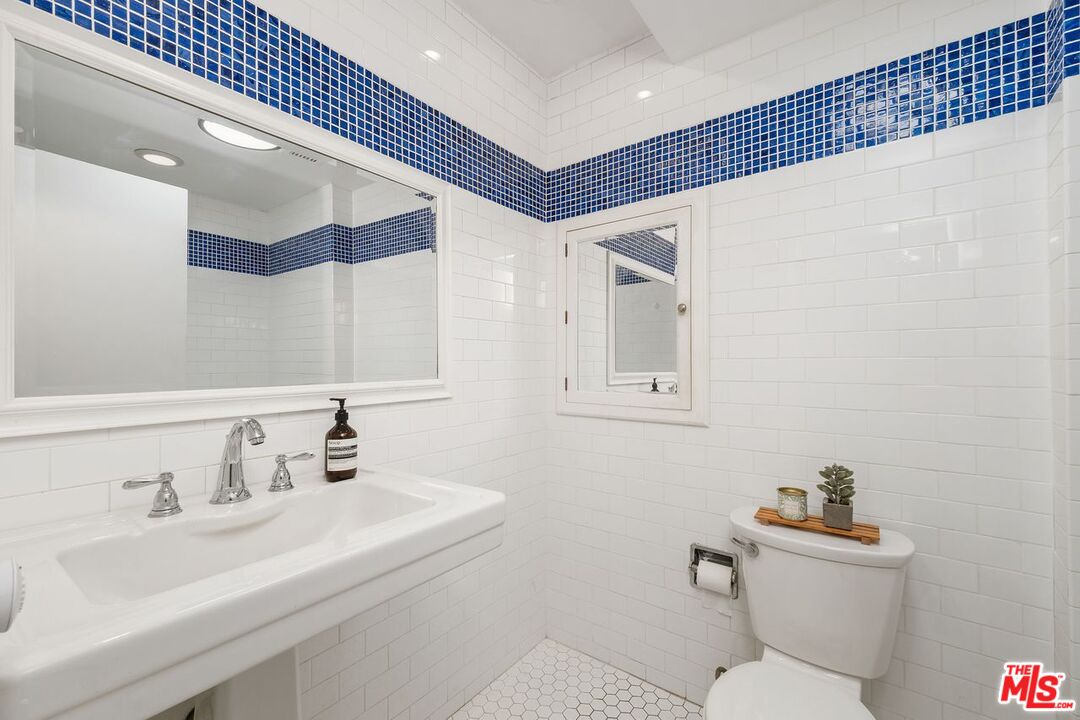 7250 Franklin Ave Unit: 711