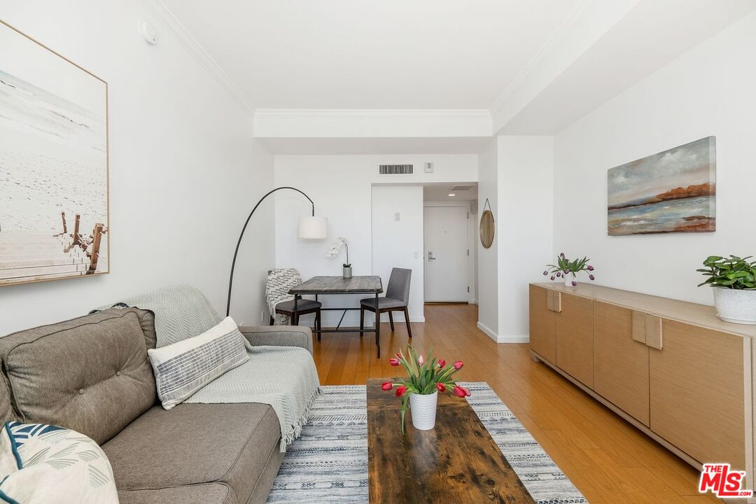 7250 Franklin Ave Unit: 711