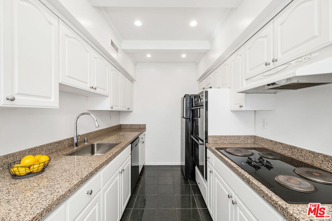 7250 Franklin Ave Unit: 711