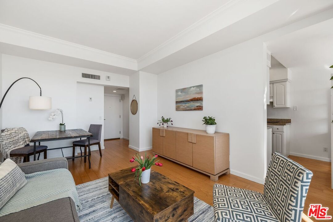 7250 Franklin Ave Unit: 711