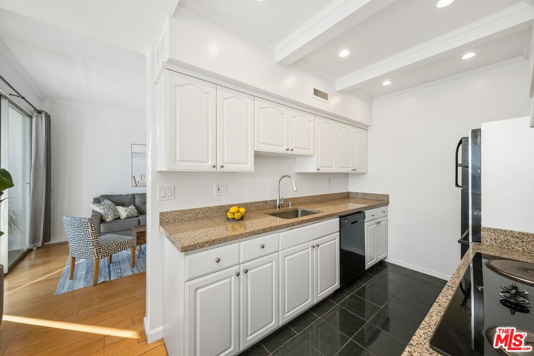 7250 Franklin Ave Unit: 711