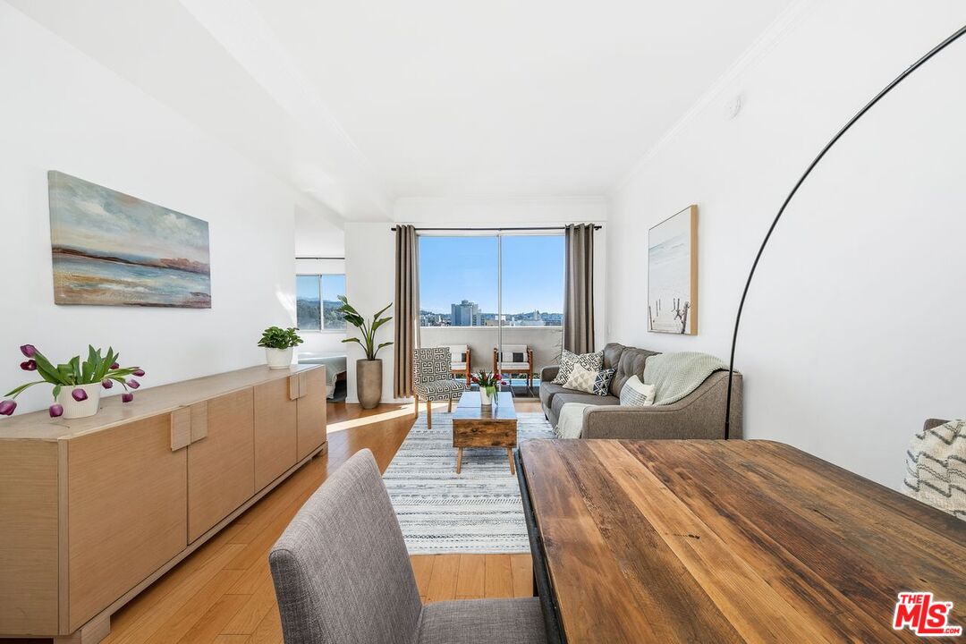 7250 Franklin Ave Unit: 711