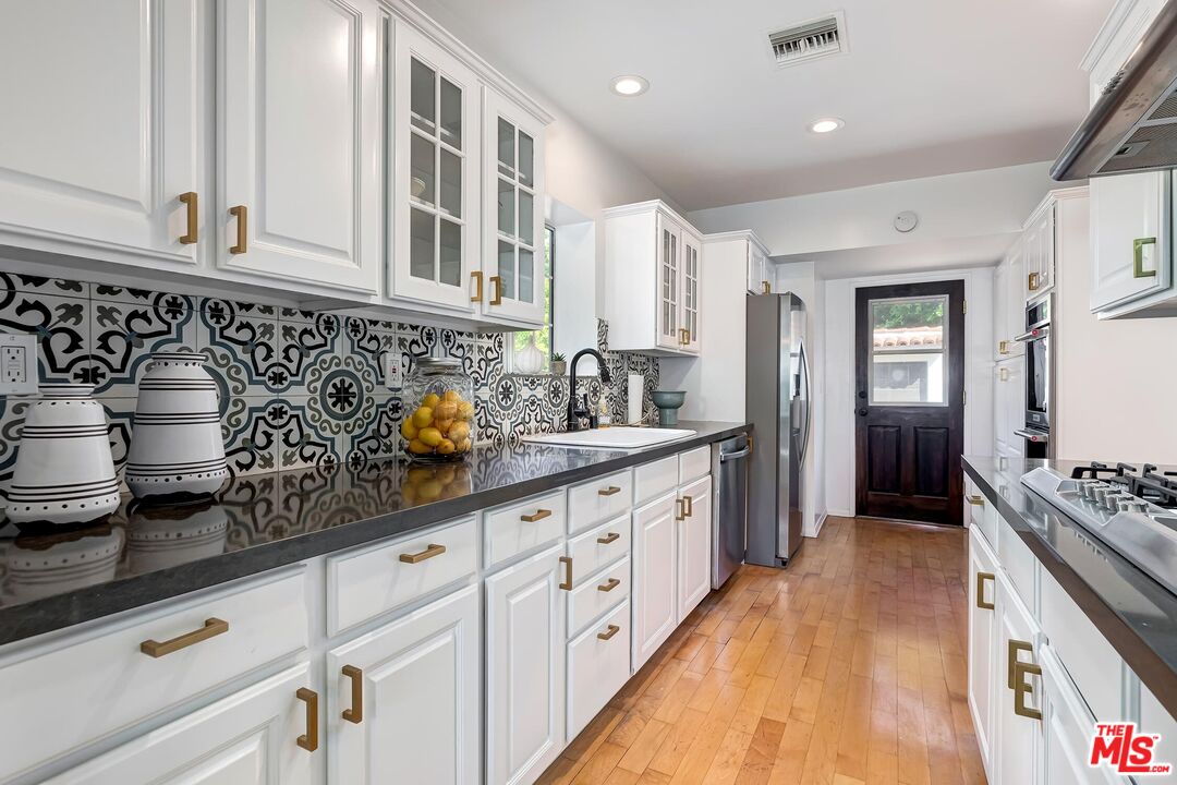 10542 Butterfield Rd