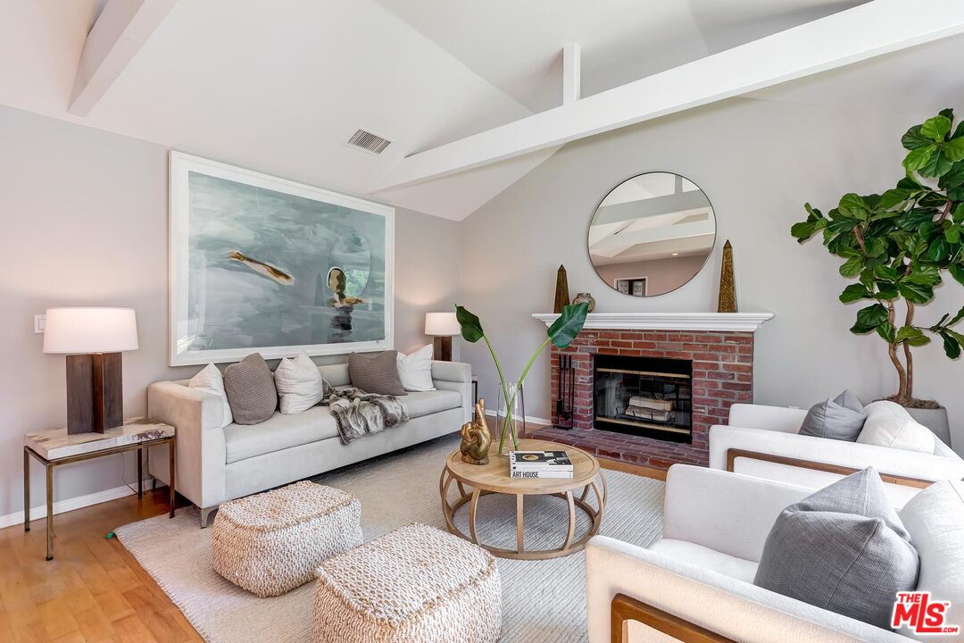 10542 Butterfield Rd