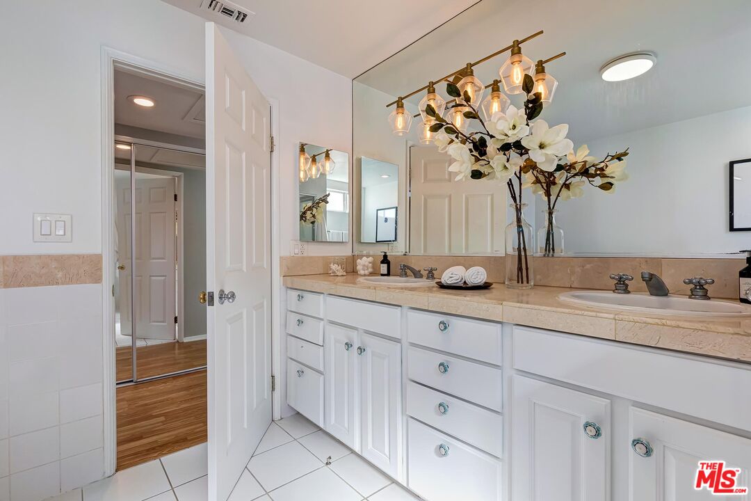 10542 Butterfield Rd