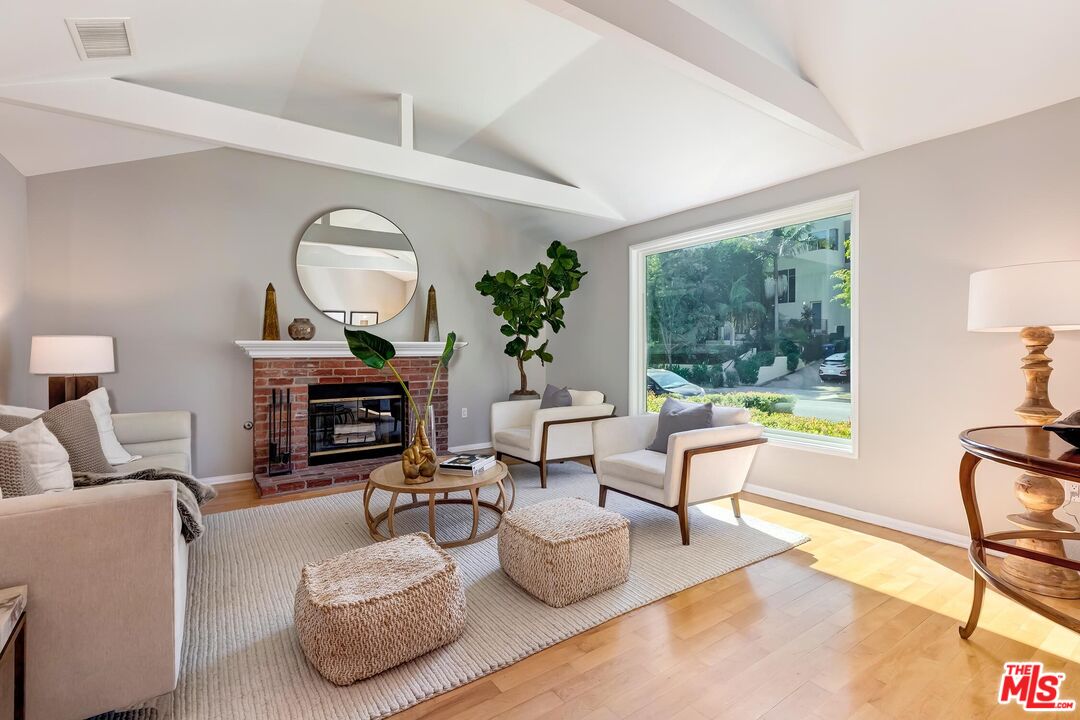 10542 Butterfield Rd