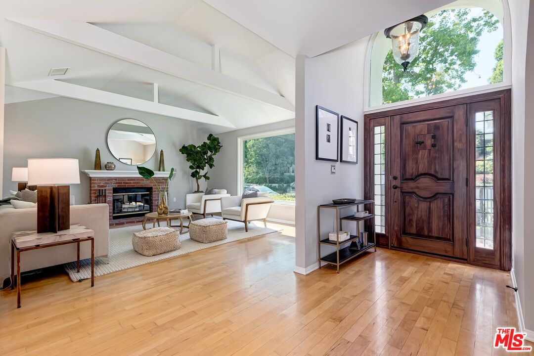 10542 Butterfield Rd