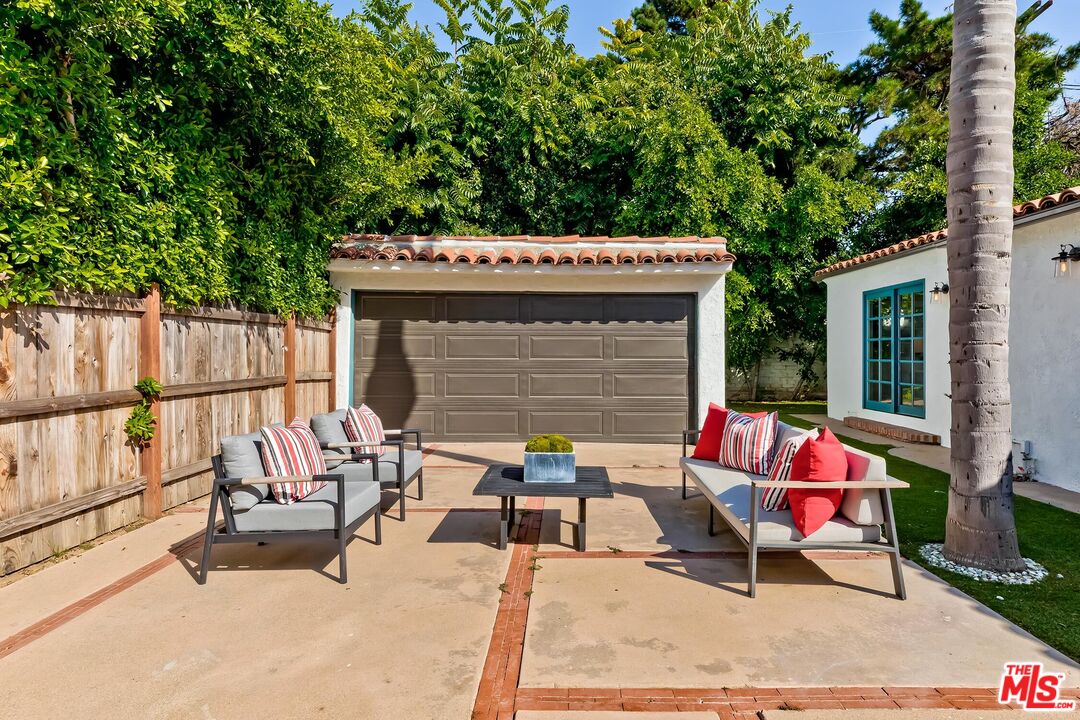 10542 Butterfield Rd