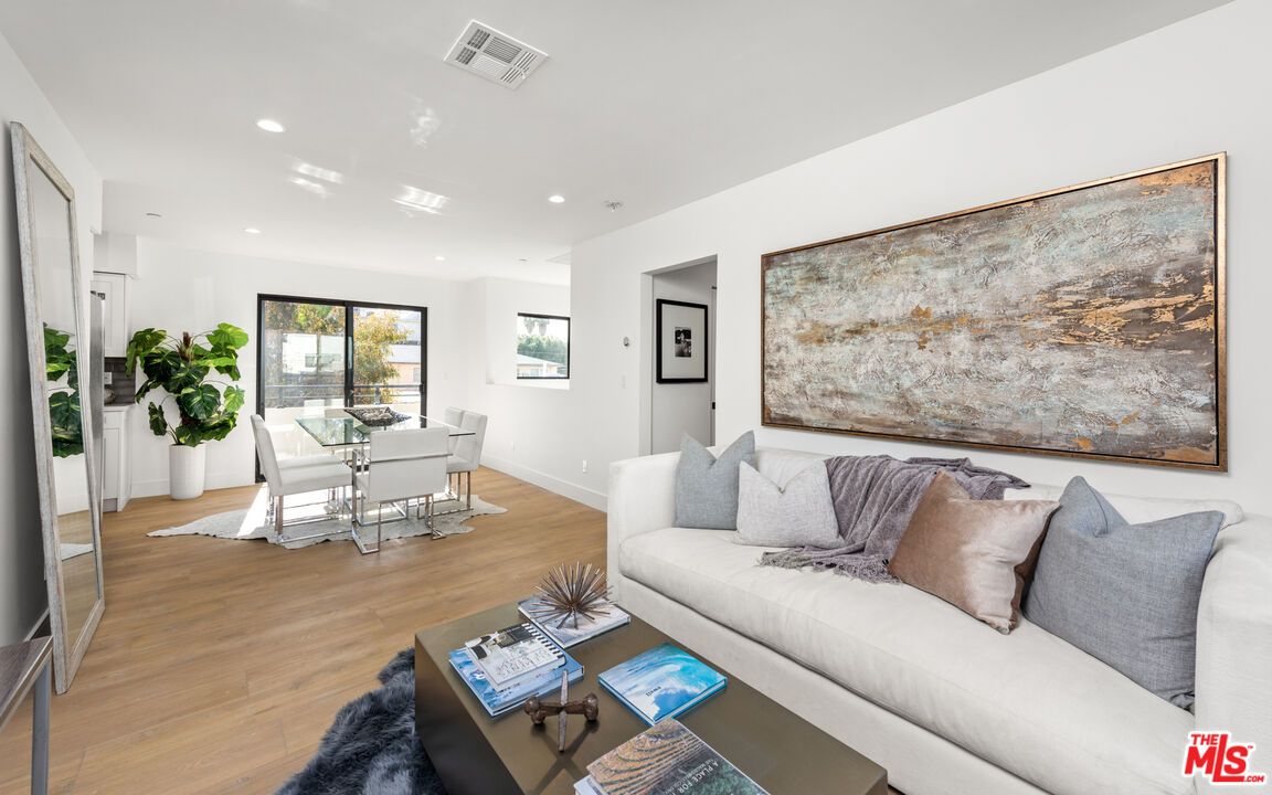 839 N Las Palmas Ave