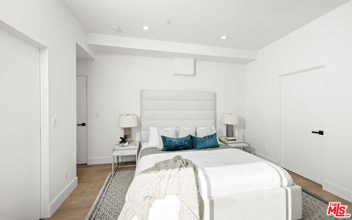 839 N Las Palmas Ave