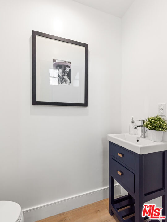 839 N Las Palmas Ave