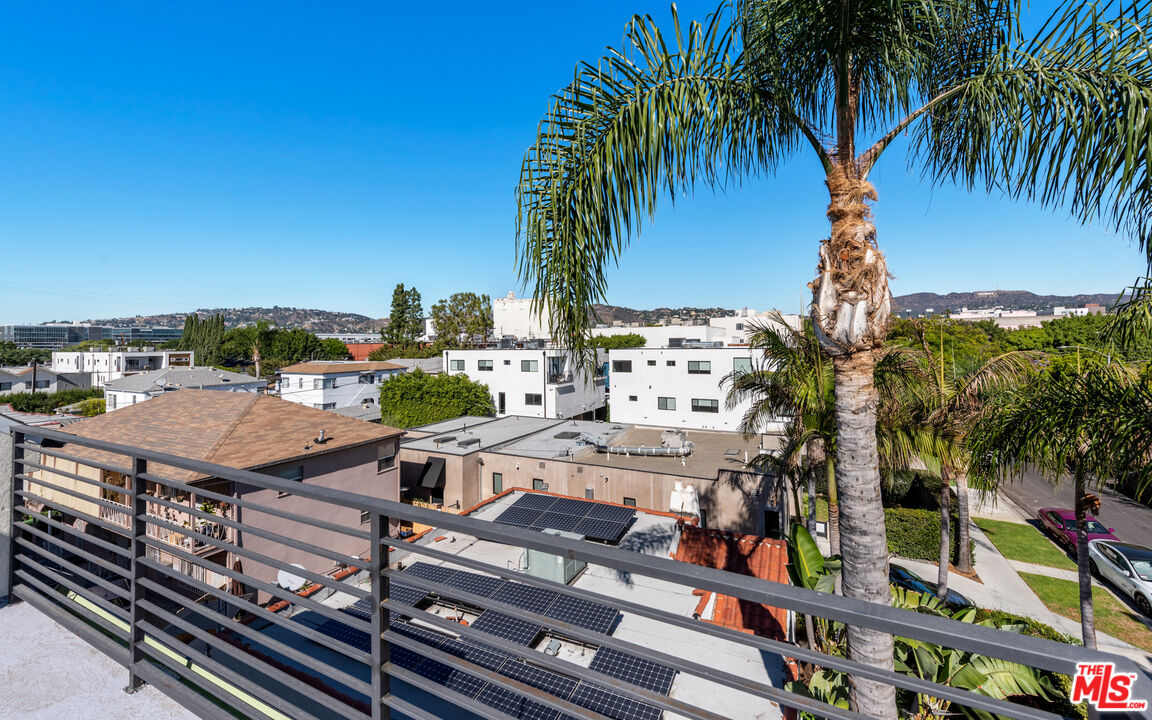 839 N Las Palmas Ave