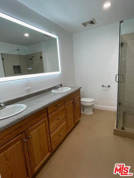 165 N Swall Dr Unit: 103