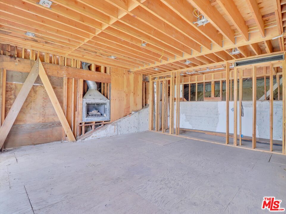 7082 La Presa Dr