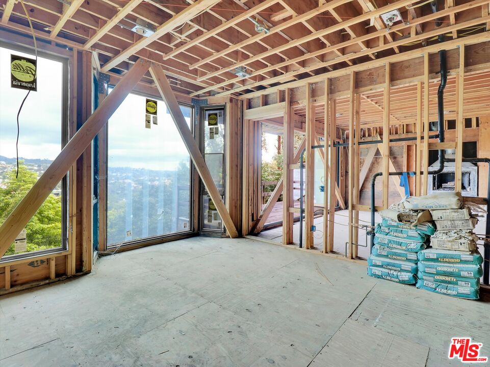7082 La Presa Dr